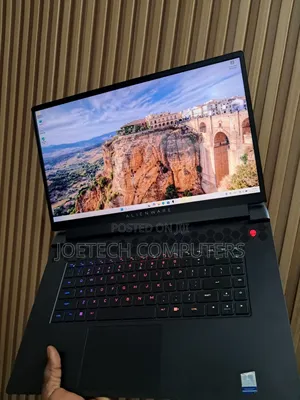Laptop Alienware m17 R5 16GB AMD Ryzen 9 SSD 1T