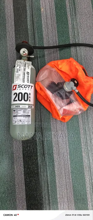 Scott Safety 200 Bar Cylinder And Face Mask (No Harness)