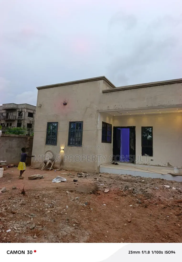 4bdrm House in Katamanso, Amrahia for sale