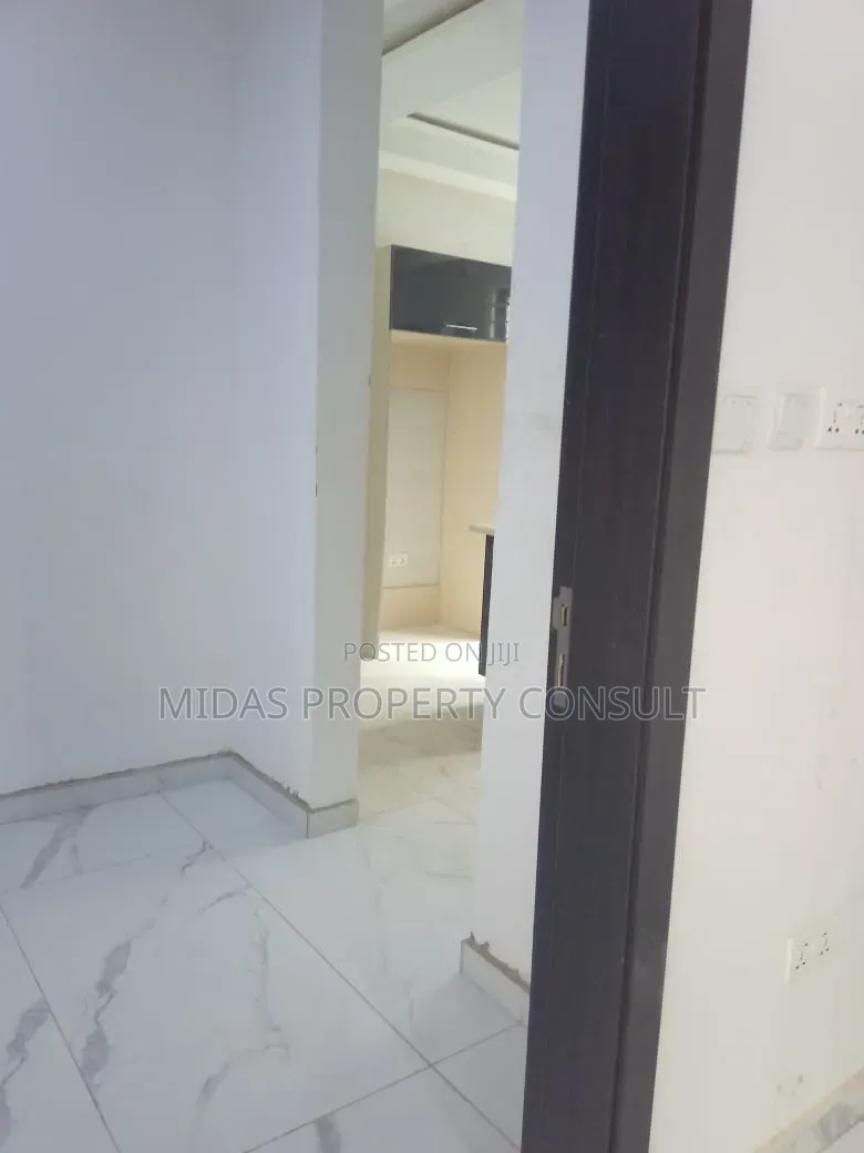4bdrm House in Katamanso, Amrahia for sale