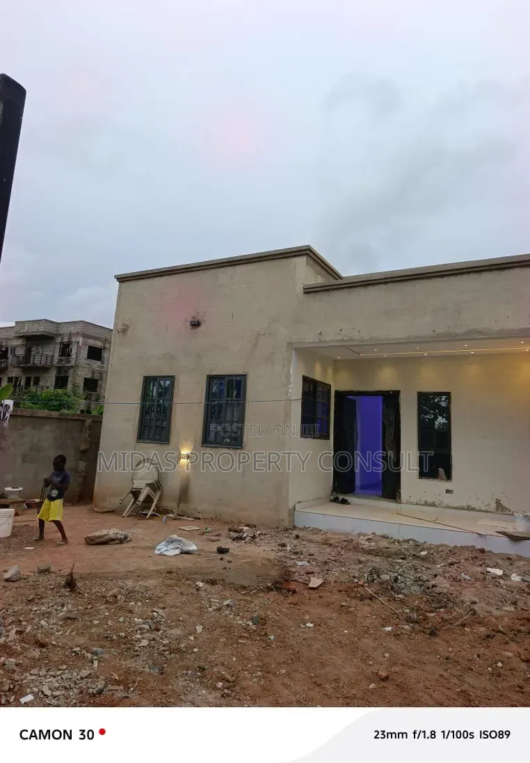 4bdrm House in Katamanso, Amrahia for sale