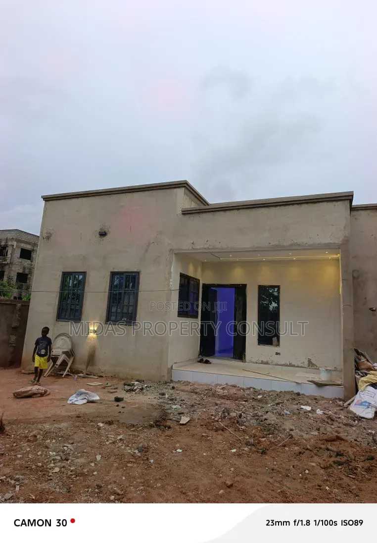 4bdrm House in Katamanso, Amrahia for sale