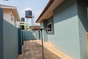 3bdrm House in Dki Properties, School Park Area for sale