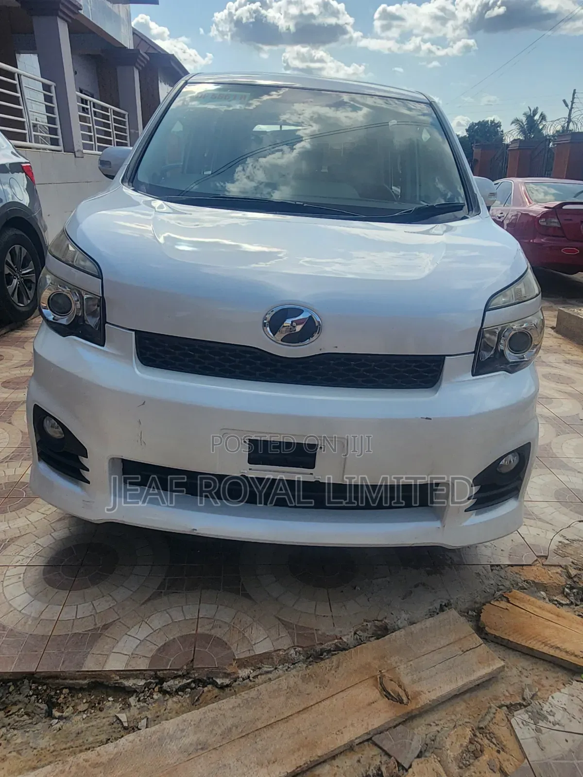 Toyota Voxy 2011 White