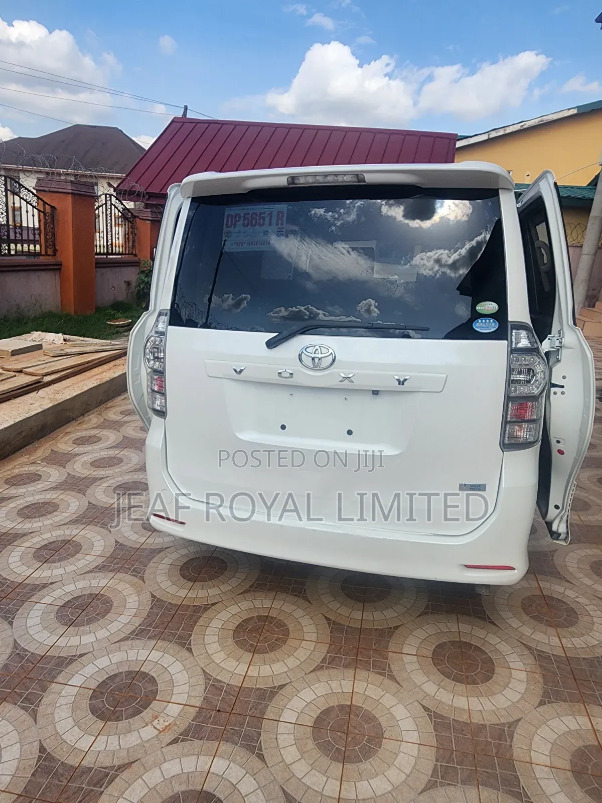 Toyota Voxy 2011 White