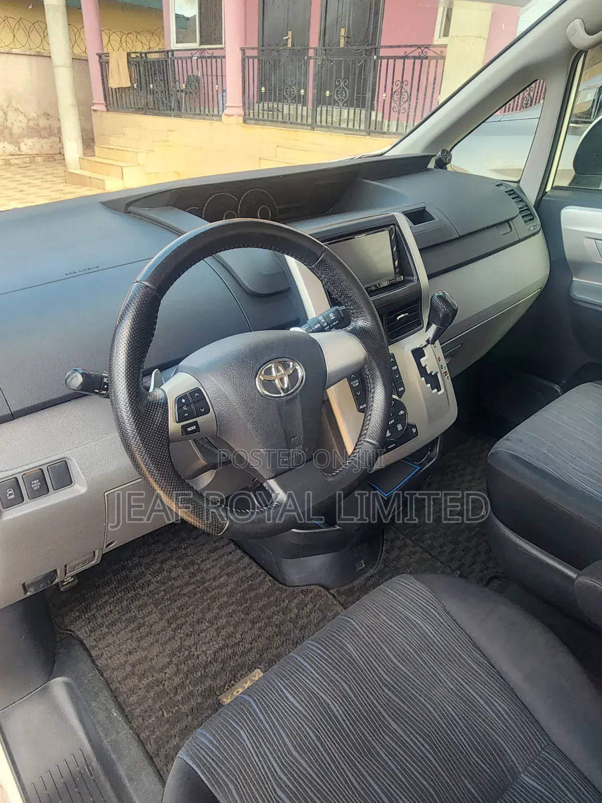 Toyota Voxy 2011 White