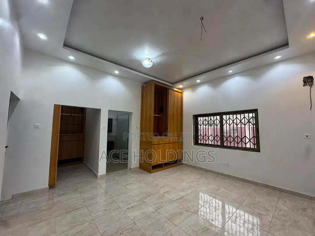 2bdrm Apartment in East Legon, American House for rent