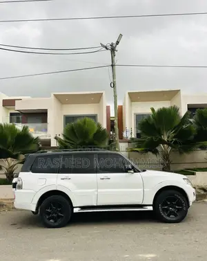 Mitsubishi Pajero 2015 White