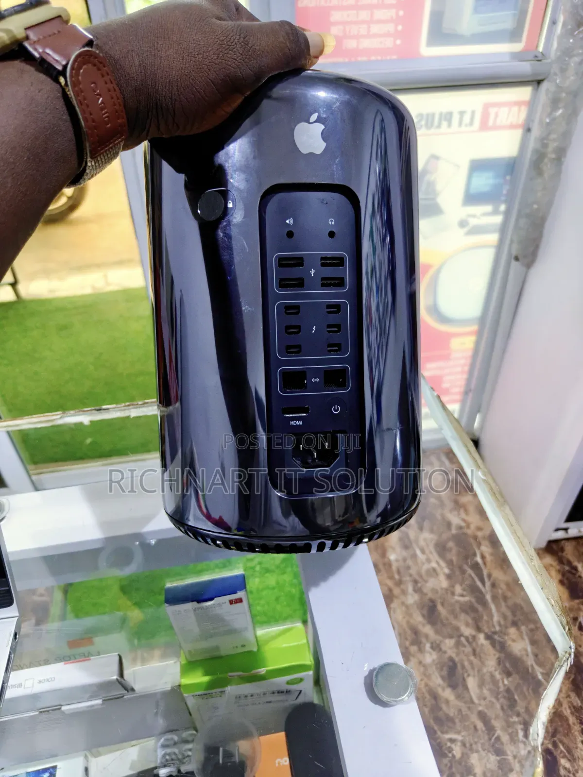 Desktop Computer Apple Mac Pro 64GB Intel Xeon SSD 1T