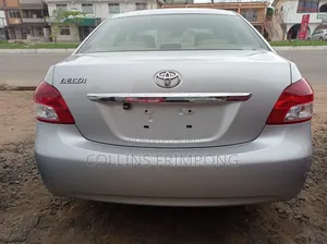 Toyota Belta 2011 Silver