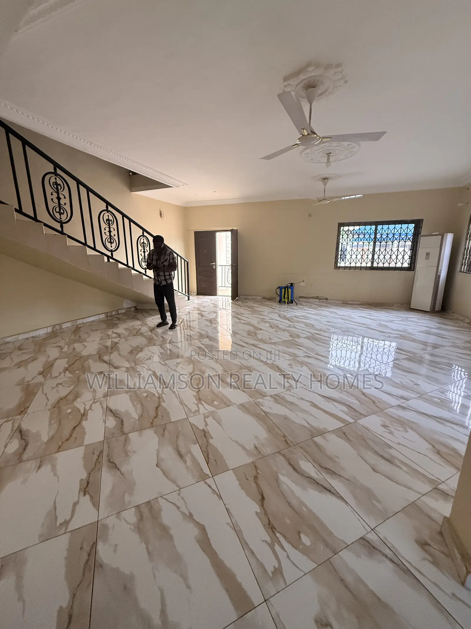 3bdrm Duplex in Community 18 Area, Spintex for rent