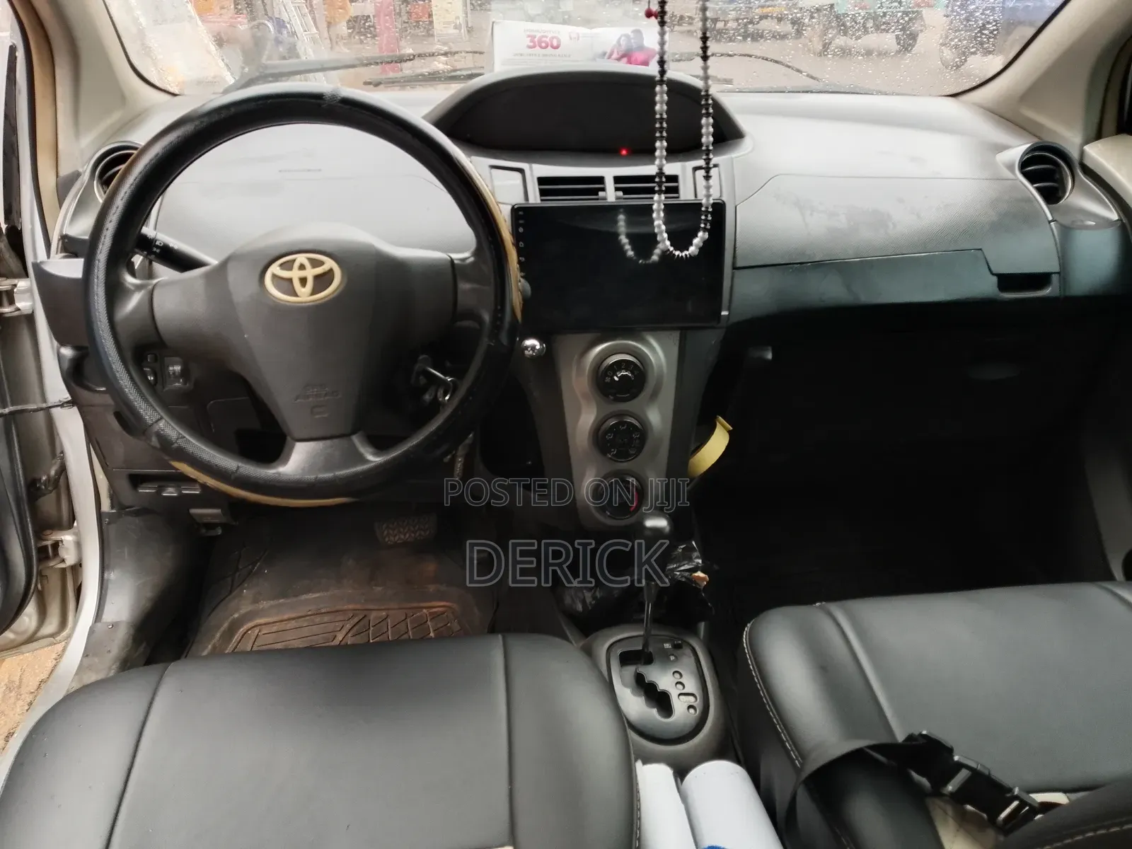 Toyota Vitz 1.3 FWD 5dr 2011 Silver