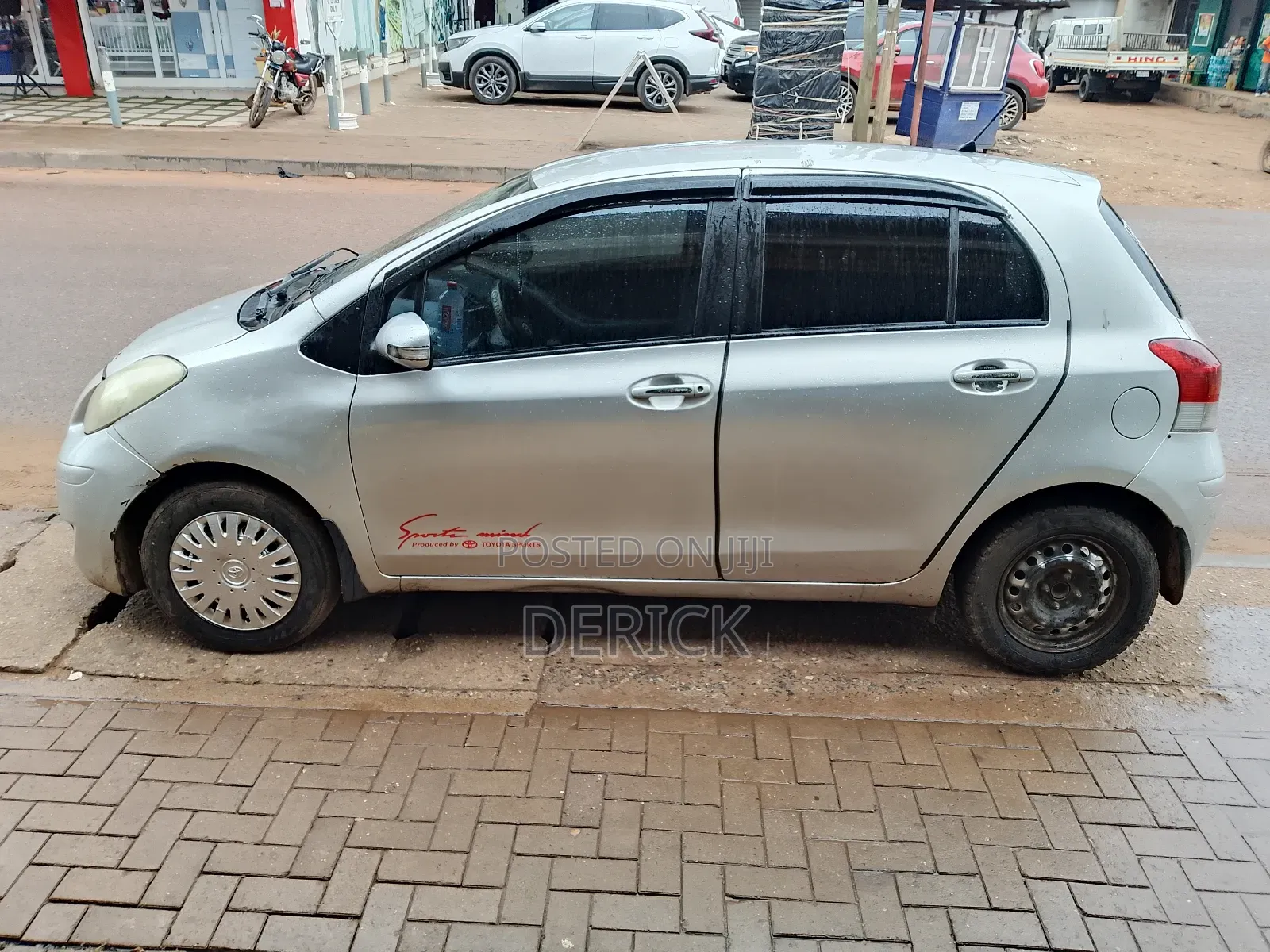 Toyota Vitz 1.3 FWD 5dr 2011 Silver