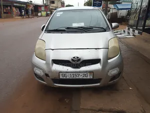 Toyota Vitz 1.3 FWD 5dr 2011 Silver