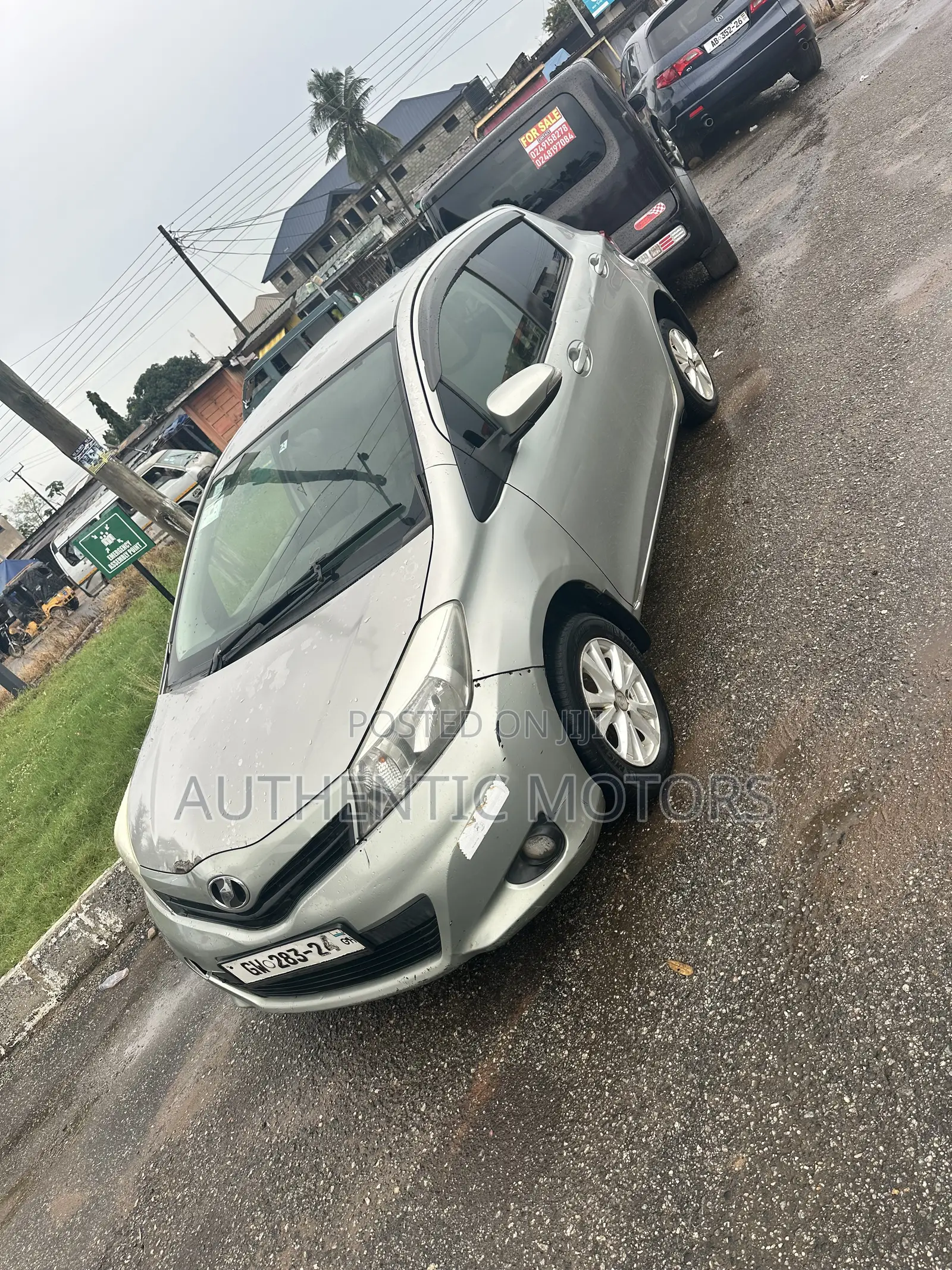 Toyota Vitz 2012 Silver