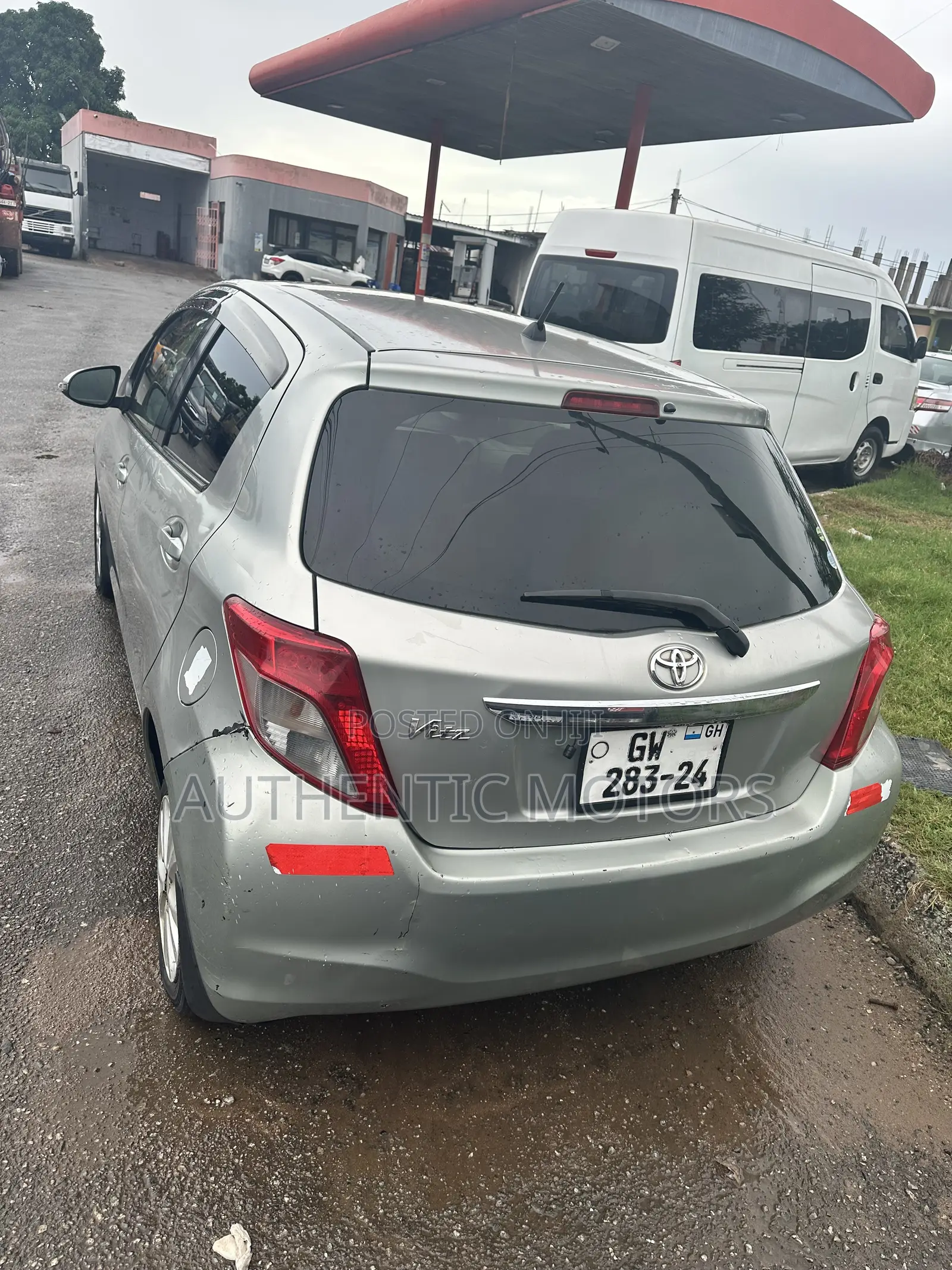 Toyota Vitz 2012 Silver
