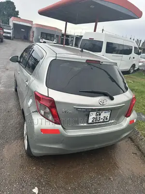 Toyota Vitz 2012 Silver