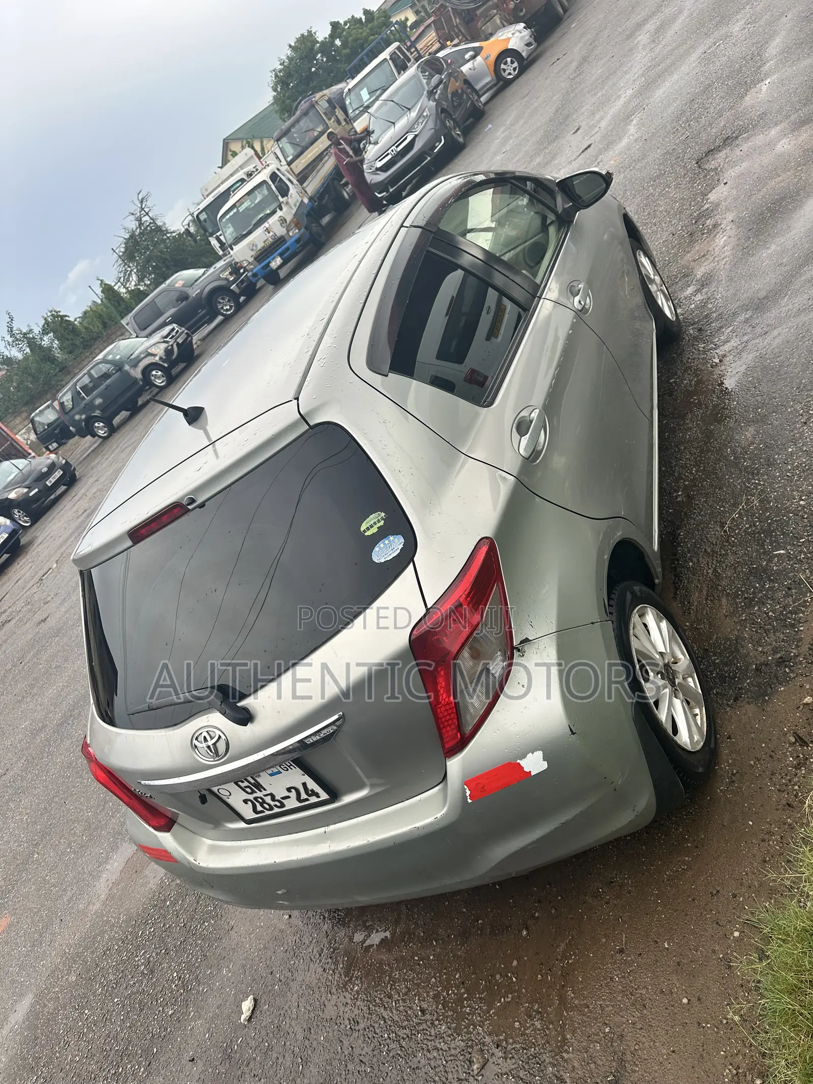 Toyota Vitz 2012 Silver