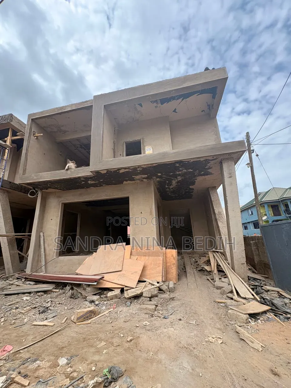 4bdrm Townhouse/Terrace in Ashley Botwe, School Junction for sale