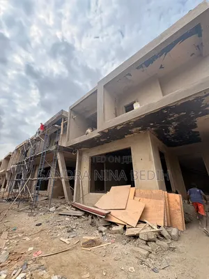 4bdrm Townhouse/Terrace in Ashley Botwe, School Junction for sale