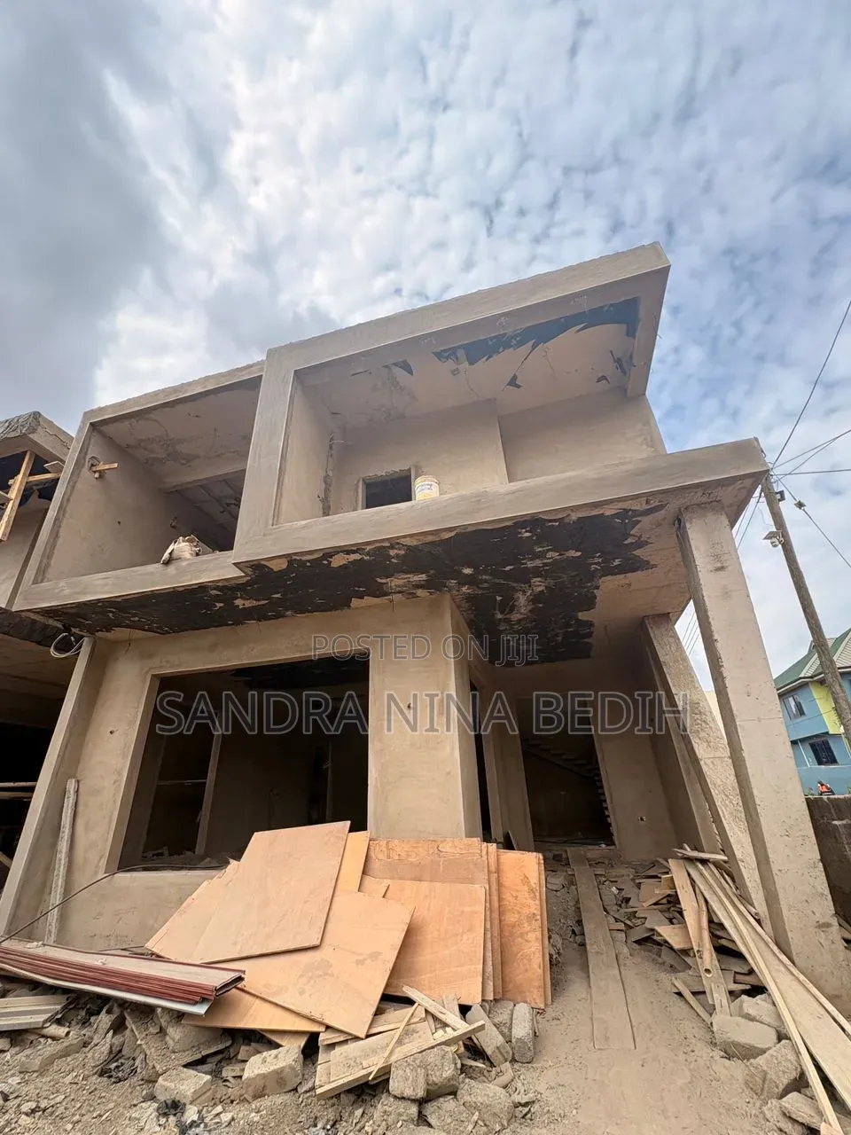 4bdrm Townhouse/Terrace in Ashley Botwe, School Junction for sale