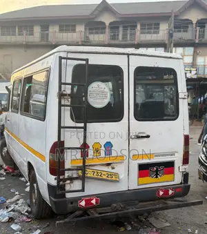 Mercedes-Benz Sprinter 2005 Yellow