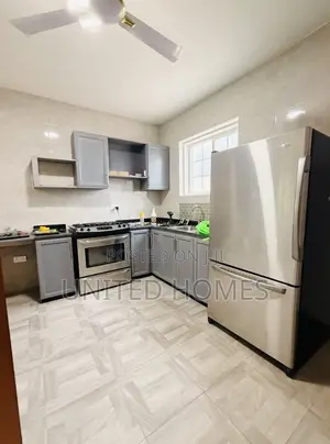 5bdrm House in West Hills Mall Area for sale