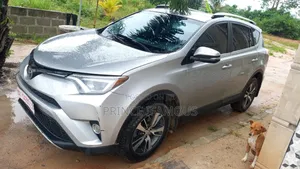 Toyota RAV4 XLE 4dr SUV (2.5L 4cyl 6A) 2018 Silver