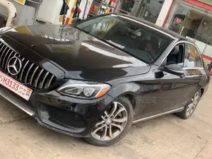 Mercedes-Benz C300 2018 Black