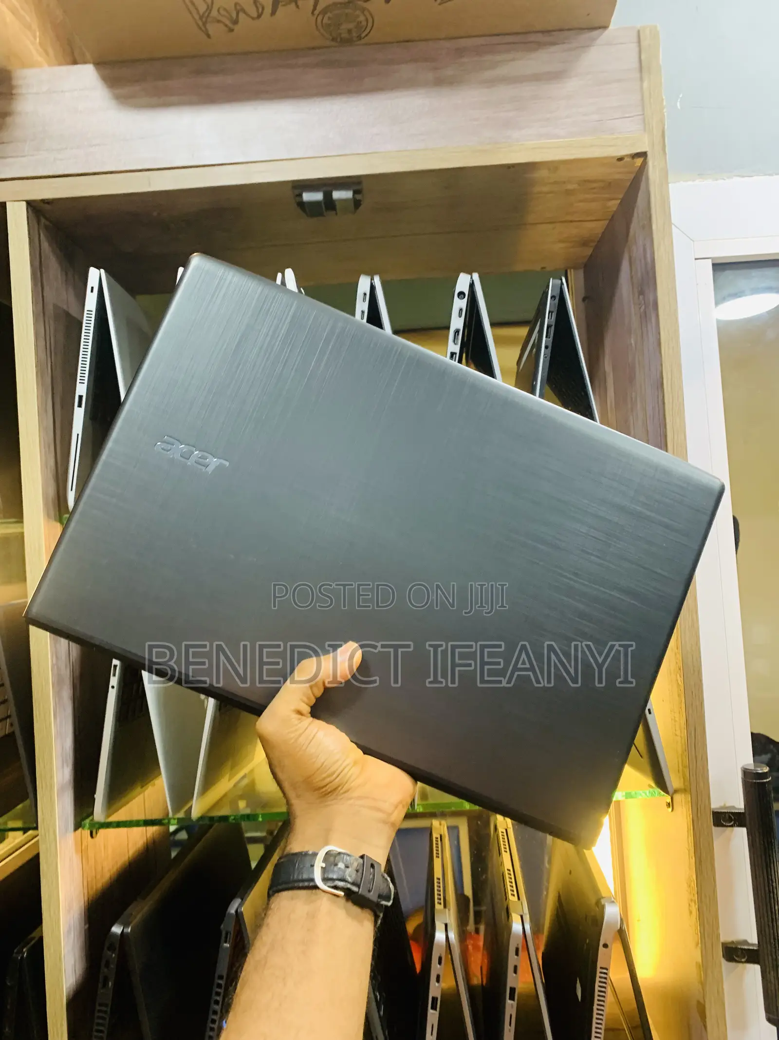 Laptop Acer Aspire E5-523 8GB AMD A8 HDD 750GB