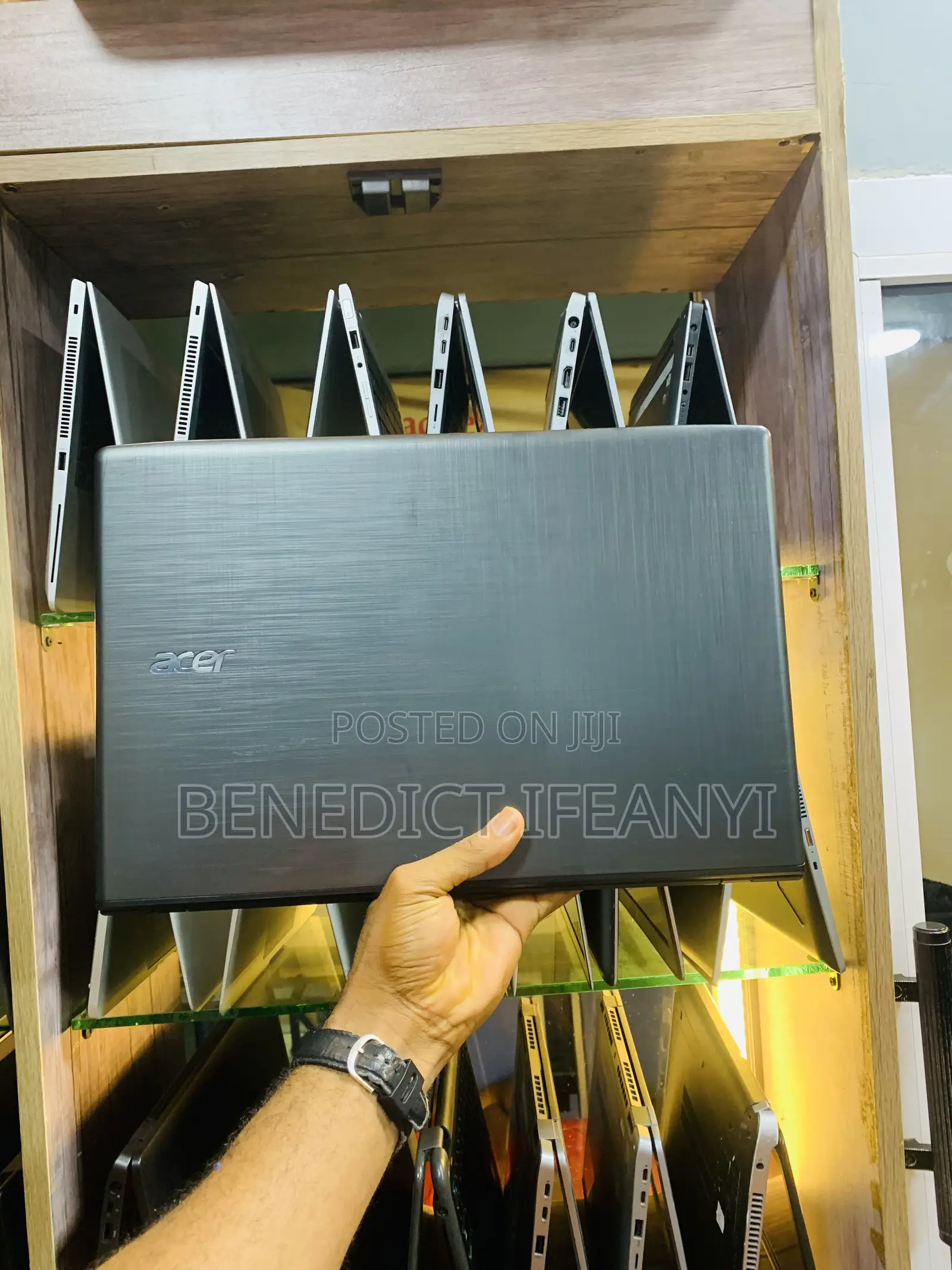 Laptop Acer Aspire E5-523 8GB AMD A8 HDD 750GB