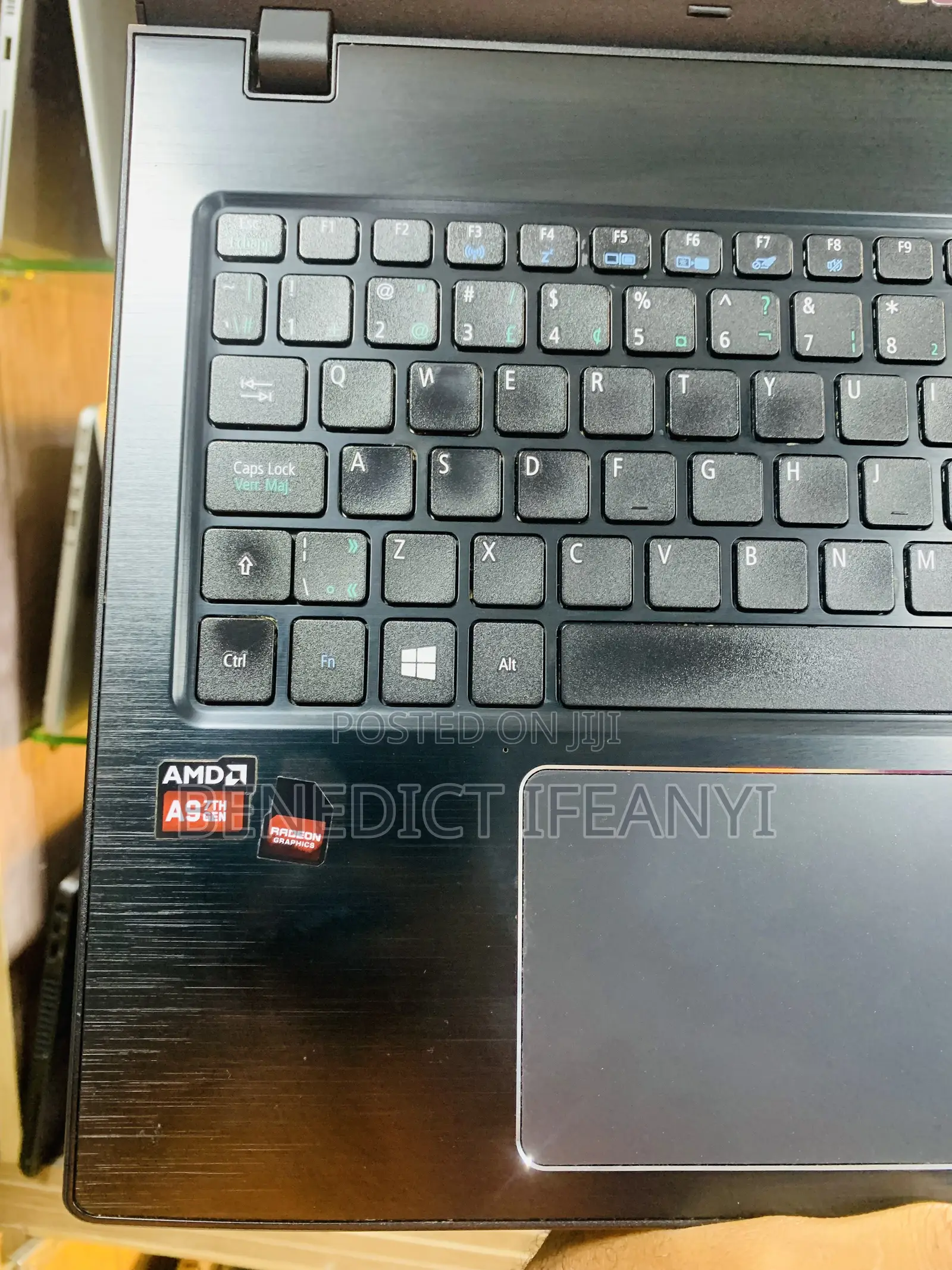 Laptop Acer Aspire E5-523 8GB AMD A8 HDD 750GB