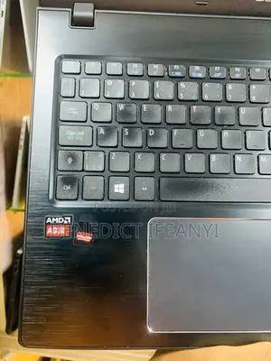 Laptop Acer Aspire E5-523 8GB AMD A8 HDD 750GB