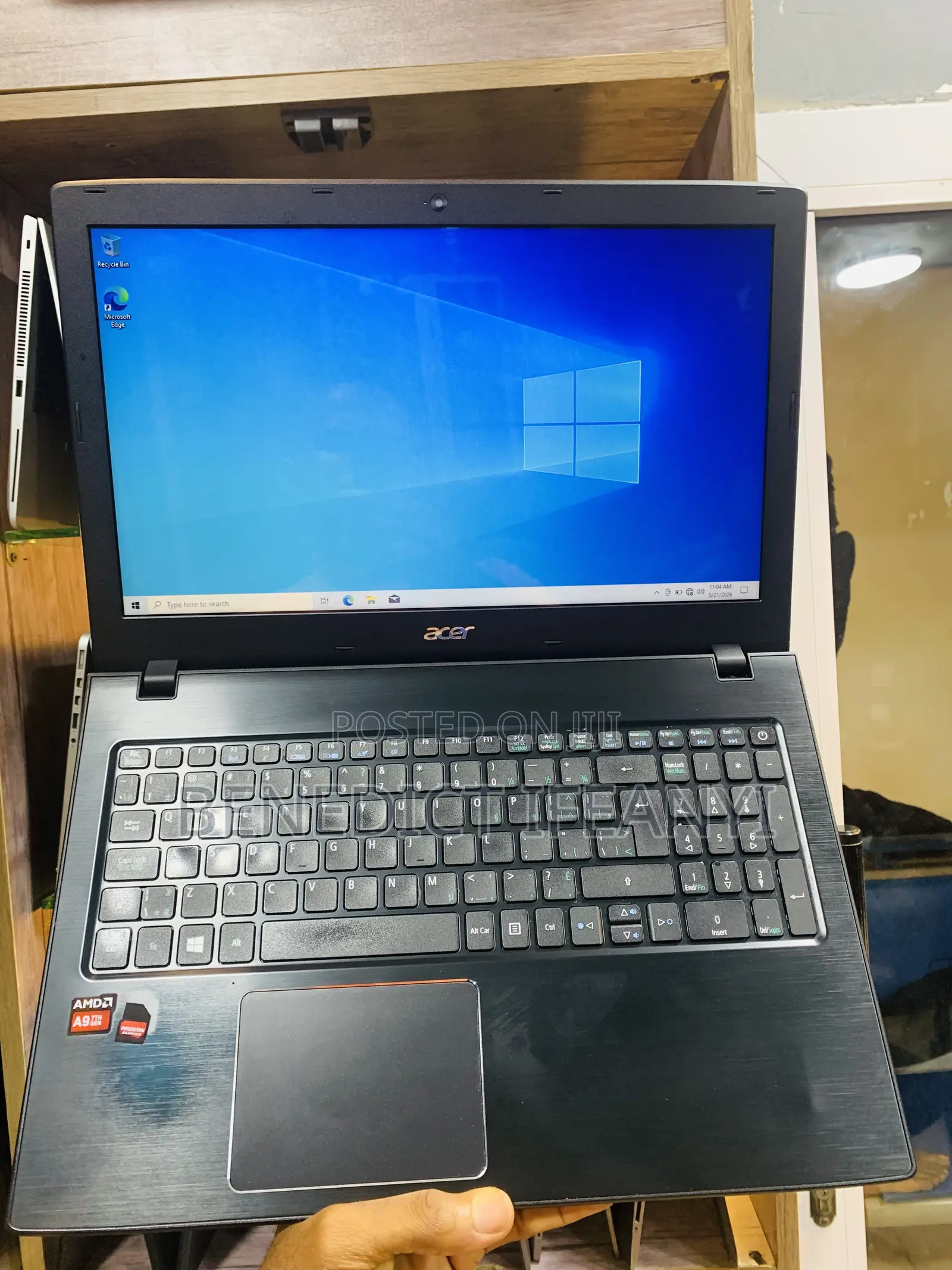 Laptop Acer Aspire E5-523 8GB AMD A8 HDD 750GB