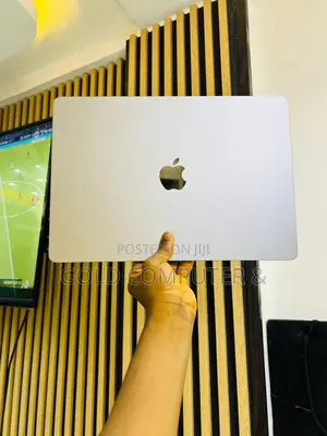 Laptop Apple MacBook Pro 2023 M2 8GB Apple M2 SSD 256GB