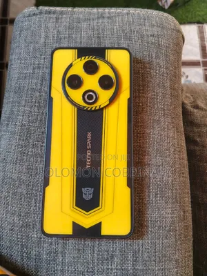 Tecno Spark 30 128 GB Yellow