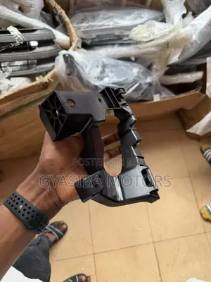 Honda Hr - V 2015 - 2018 Headlight Bracket / Seat
