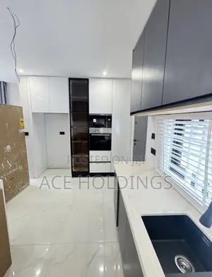 4bdrm Mansion in Adenta - Ritz for sale