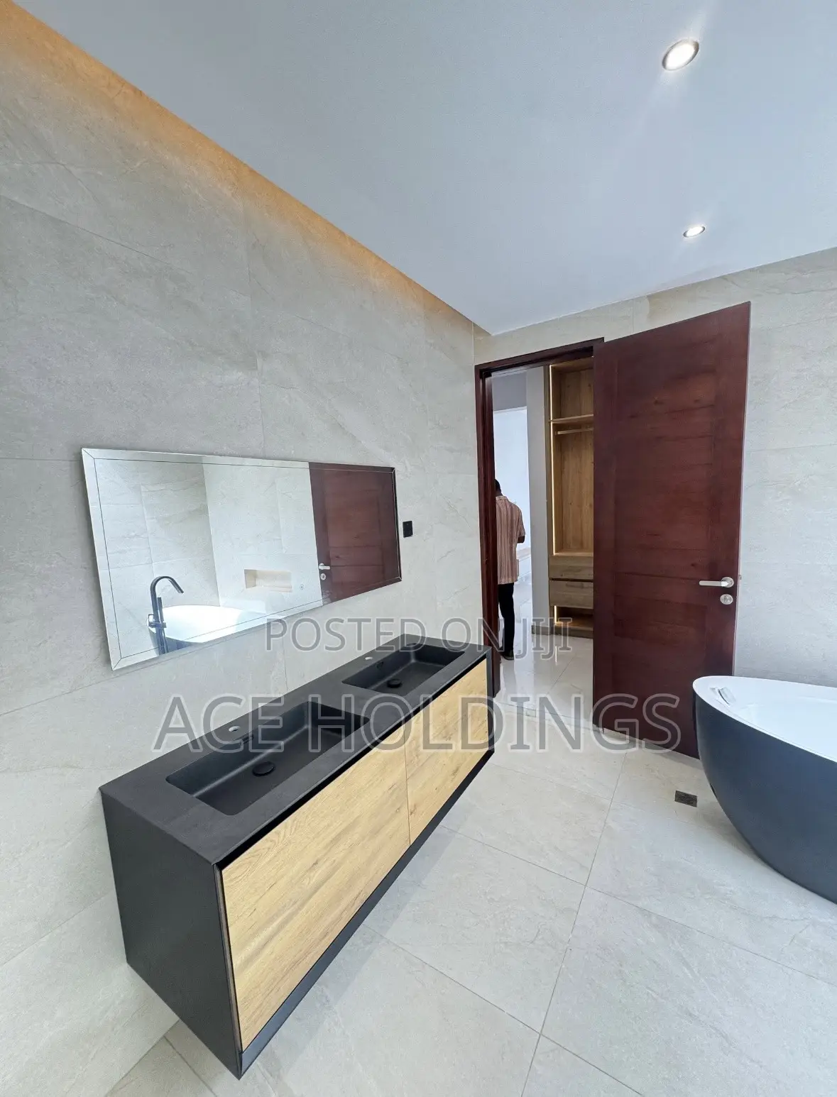 4bdrm Mansion in Adenta - Ritz for sale