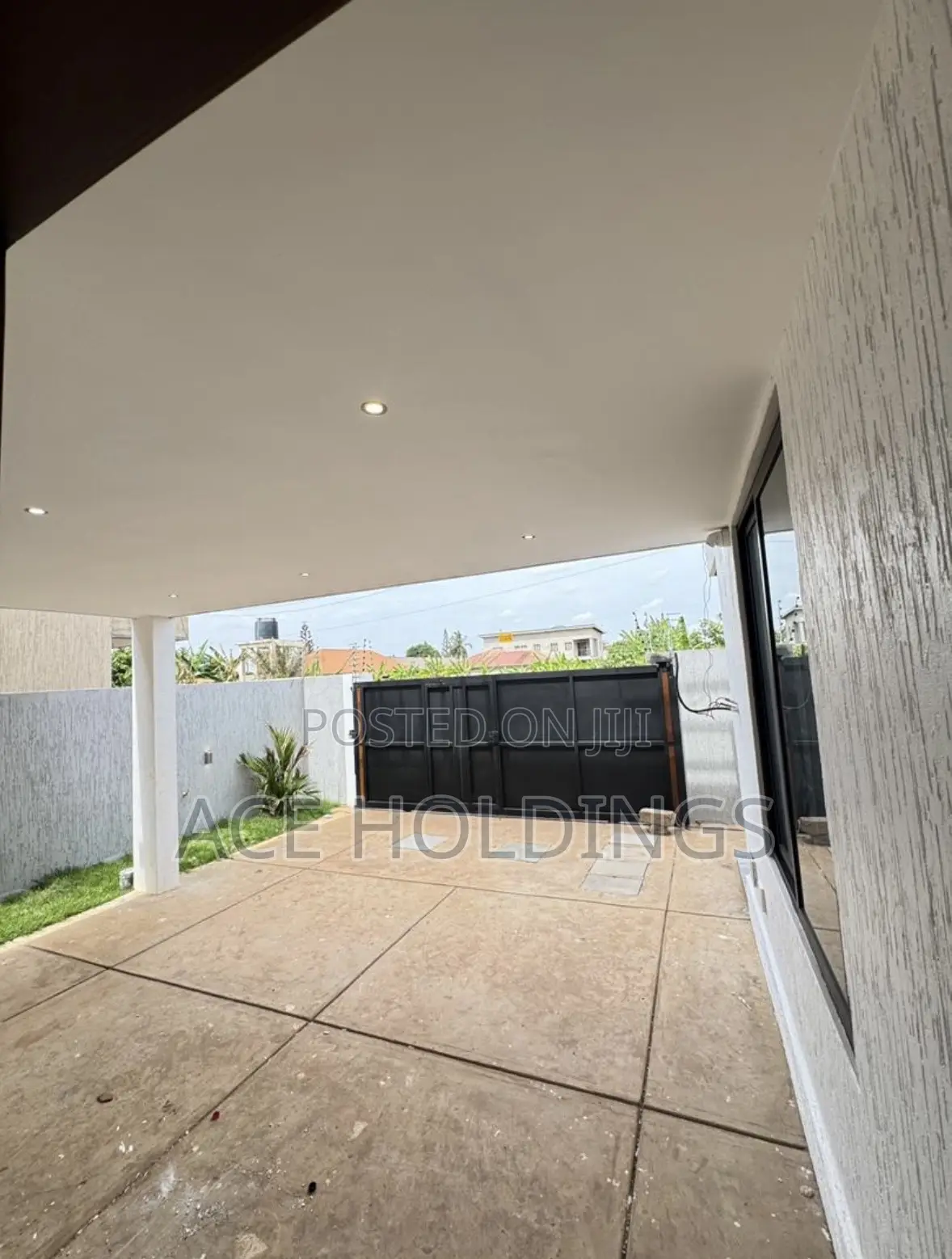 4bdrm Mansion in Adenta - Ritz for sale