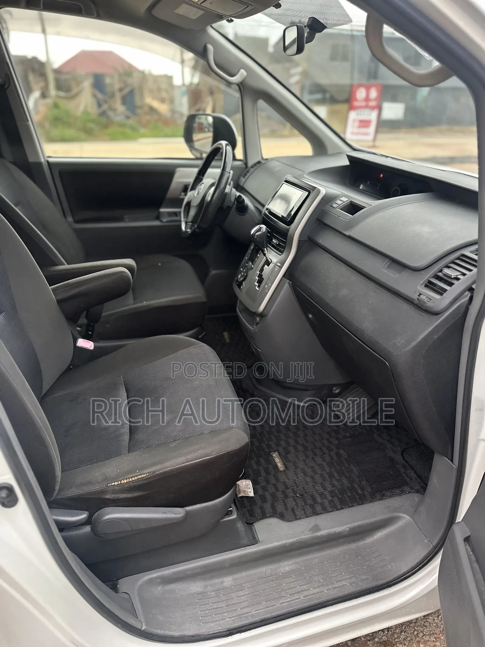 Toyota Voxy 2012 White