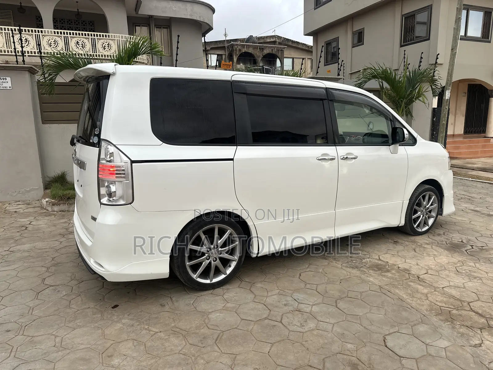 Toyota Voxy 2012 White