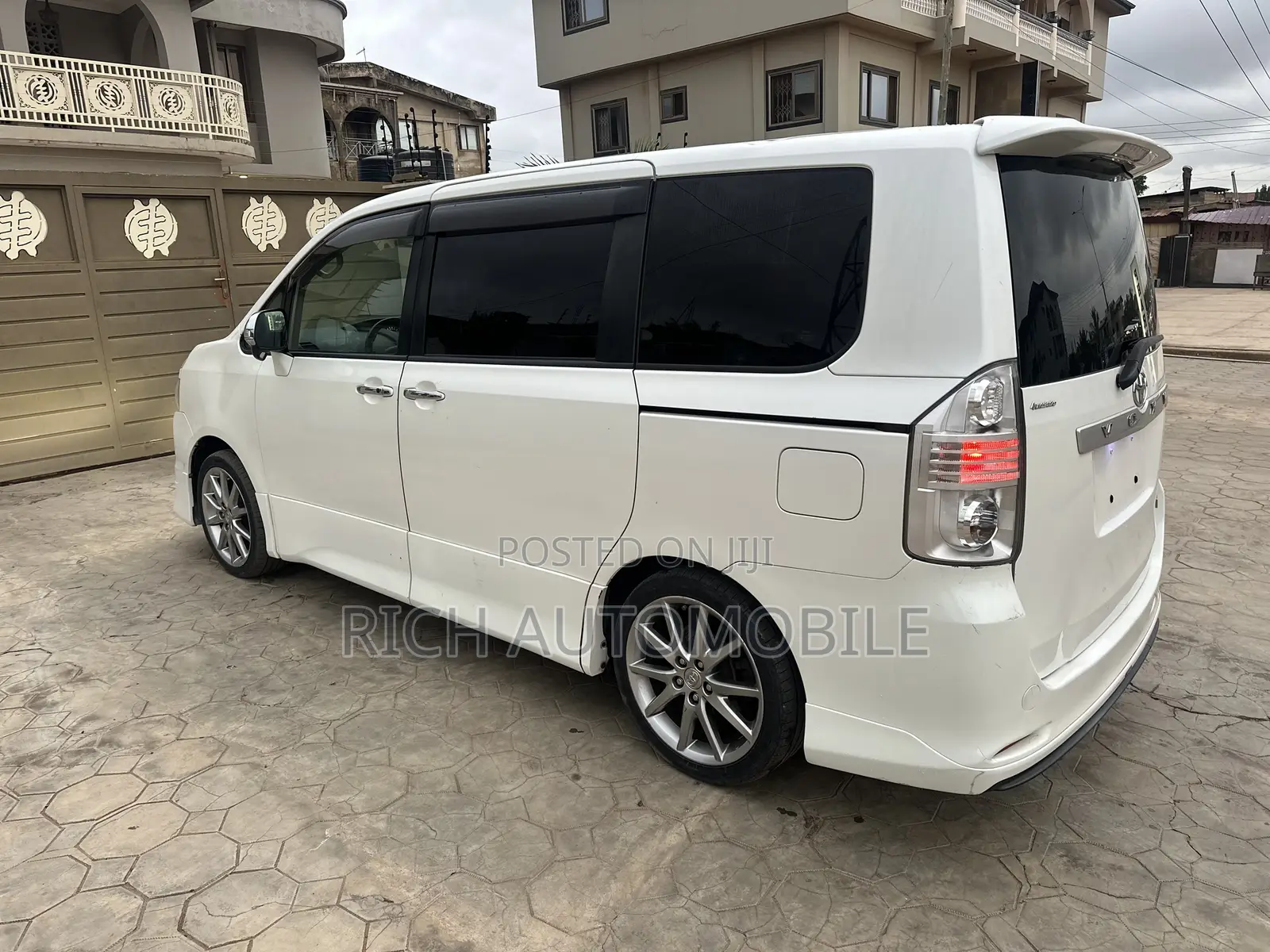 Toyota Voxy 2012 White