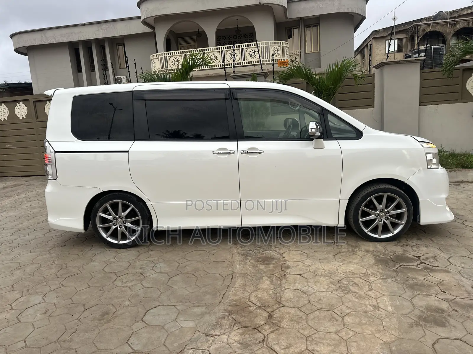 Toyota Voxy 2012 White