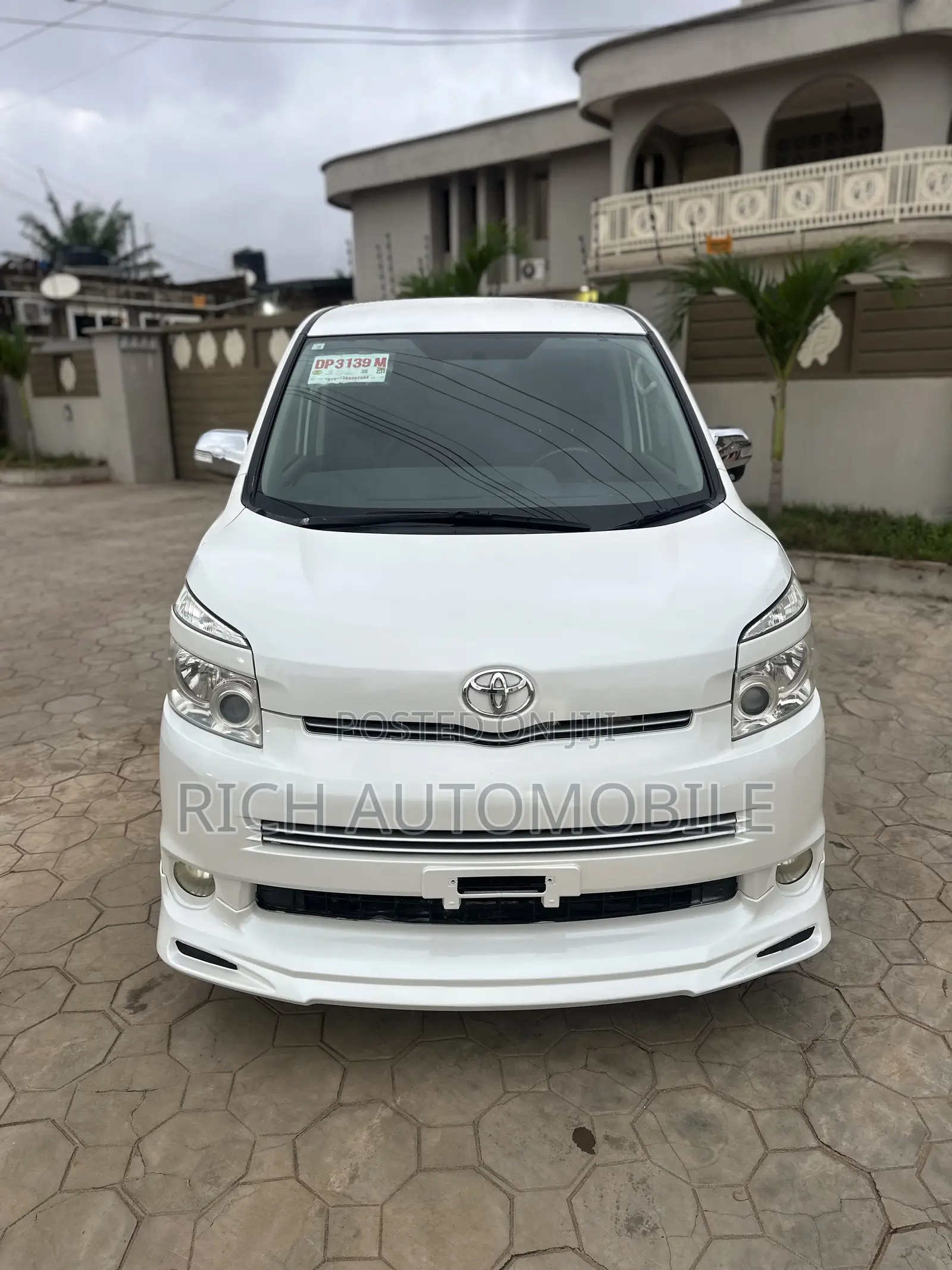 Toyota Voxy 2012 White