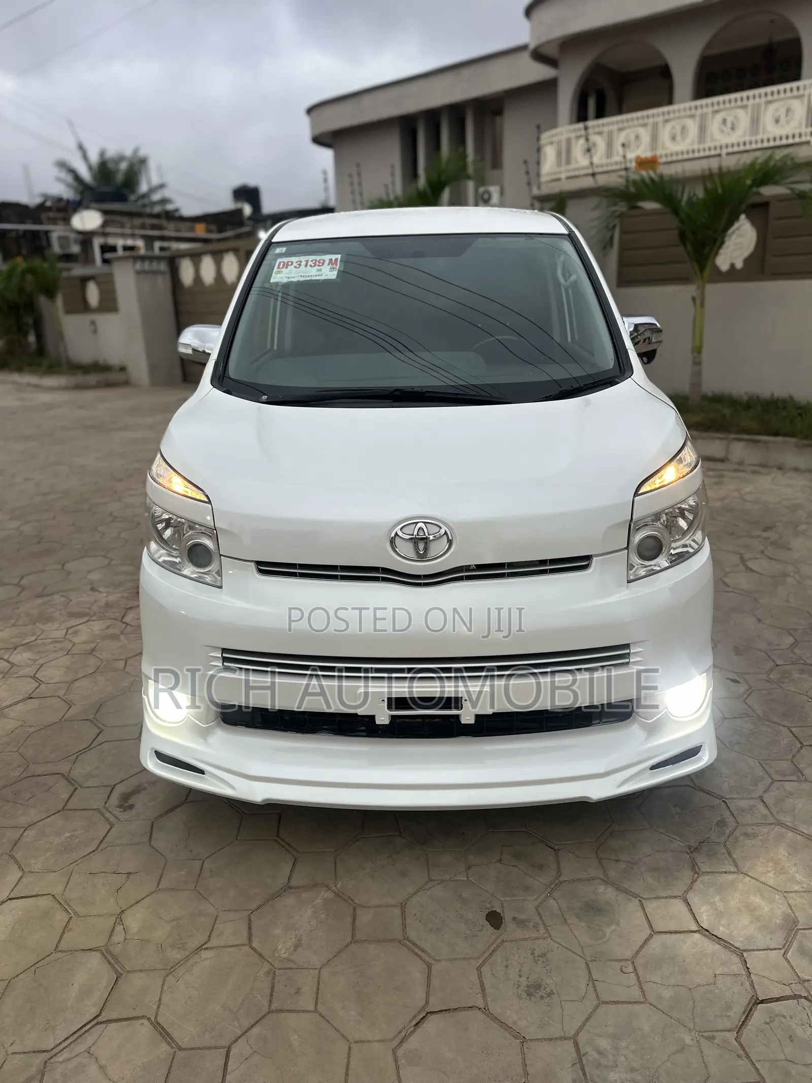 Toyota Voxy 2012 White