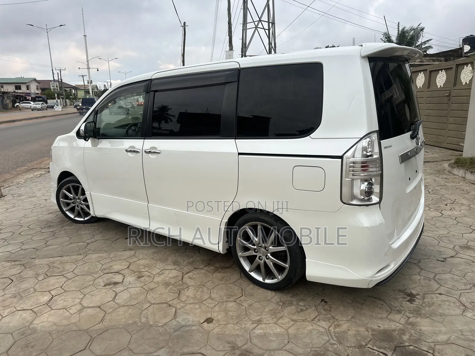 Toyota Voxy 2012 White