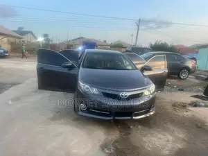 Toyota Camry LE 4dr Sedan (2.5L 4cyl 6A) 2014 Gray