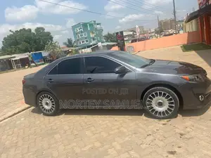 Toyota Camry LE 4dr Sedan (2.5L 4cyl 6A) 2014 Gray