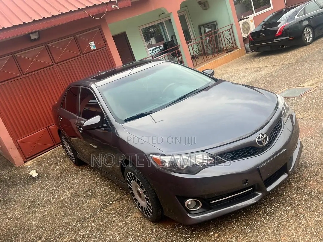 Toyota Camry LE 4dr Sedan (2.5L 4cyl 6A) 2014 Gray